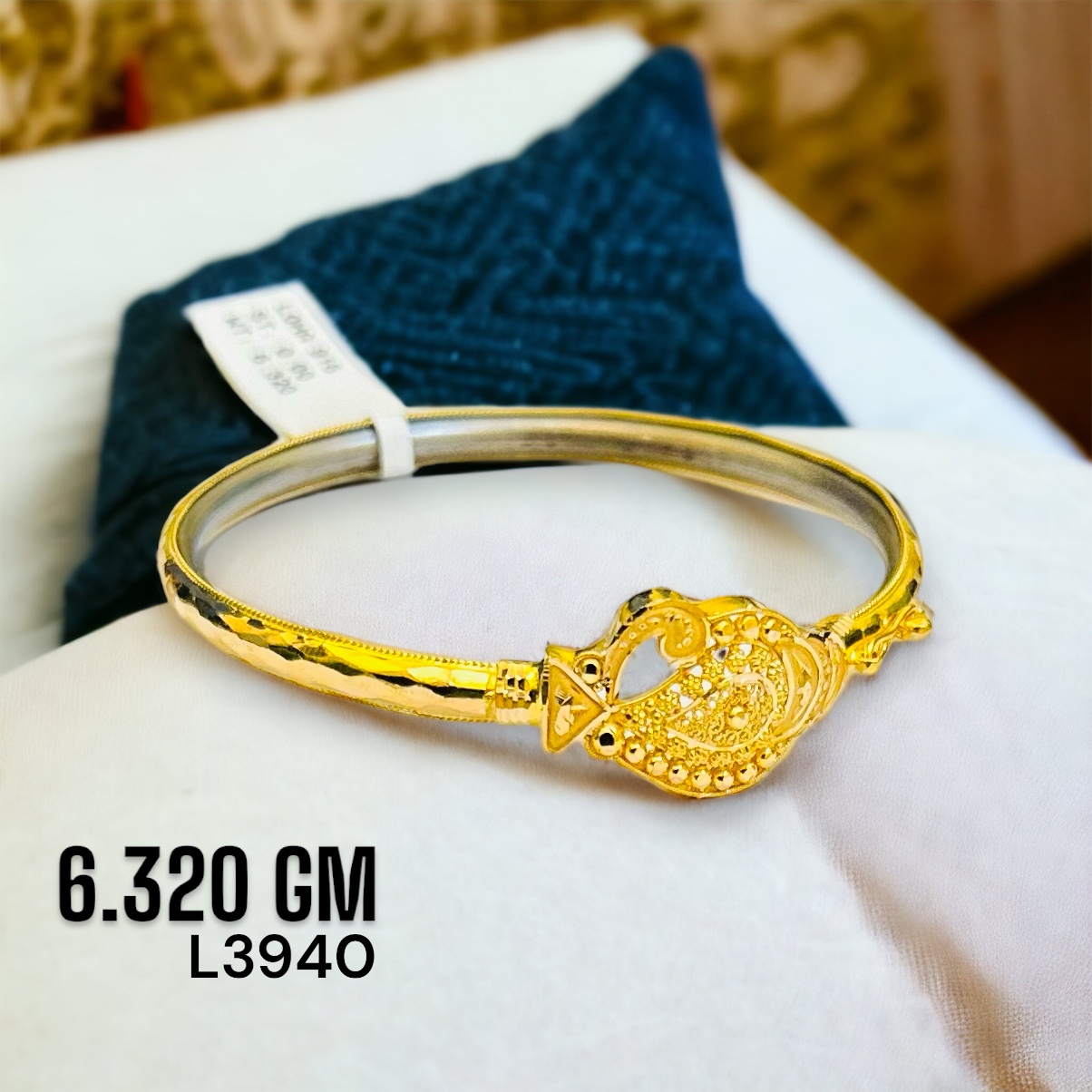 Bracelet 2025 loha badhano